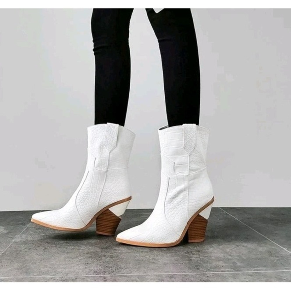 DV Dolce Vita White Croc Western Boots Women Size 8.5 US Cowgirl Ankle Booties